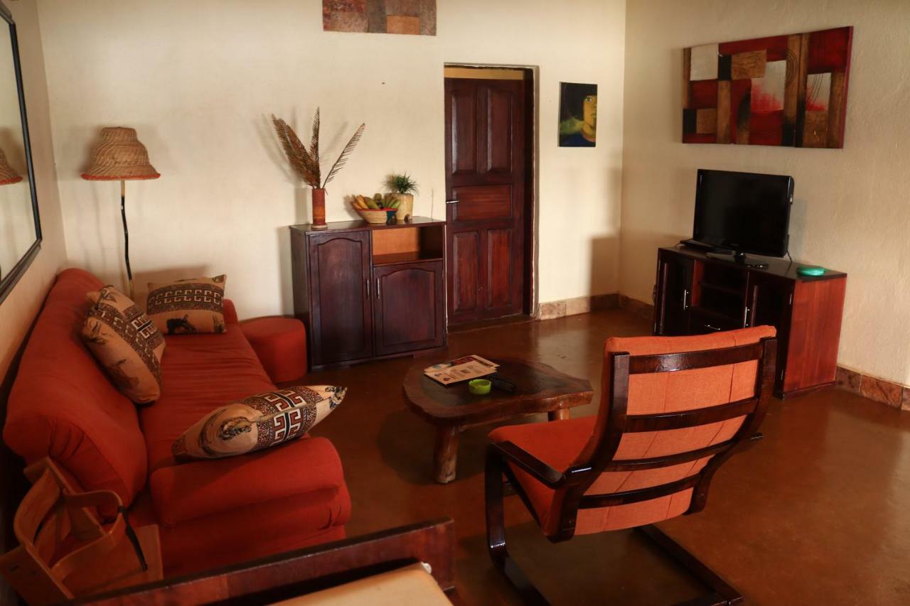 The Haven Hotel Jinja Bagian luar foto